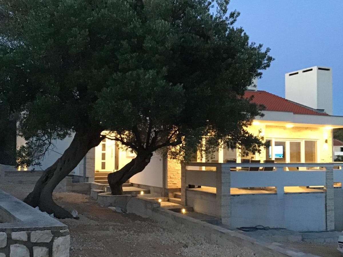 Moderner Bungalow mit Meerblick Lun  Exterior foto