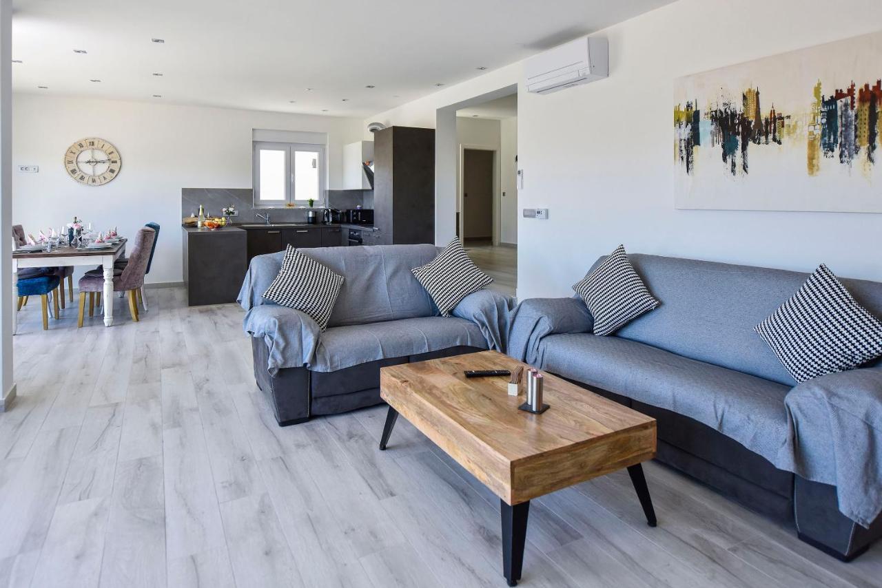 Moderner Bungalow mit Meerblick Lun  Exterior foto