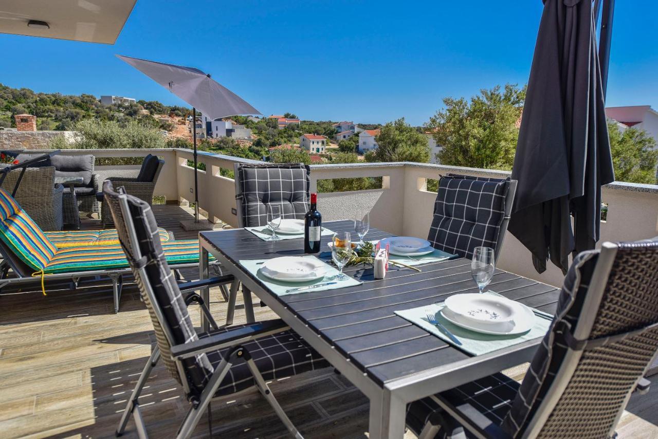 Moderner Bungalow mit Meerblick Lun  Exterior foto