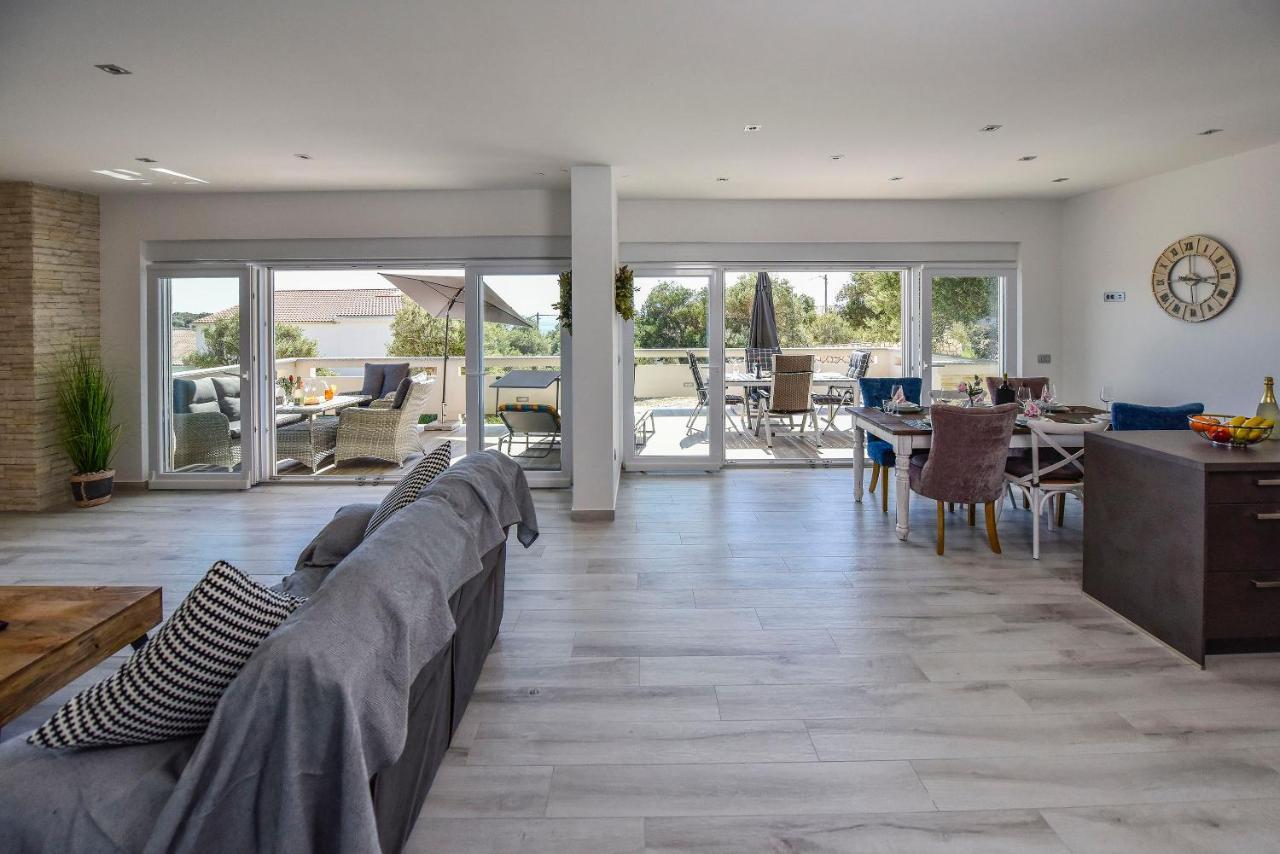 Moderner Bungalow mit Meerblick Lun  Exterior foto