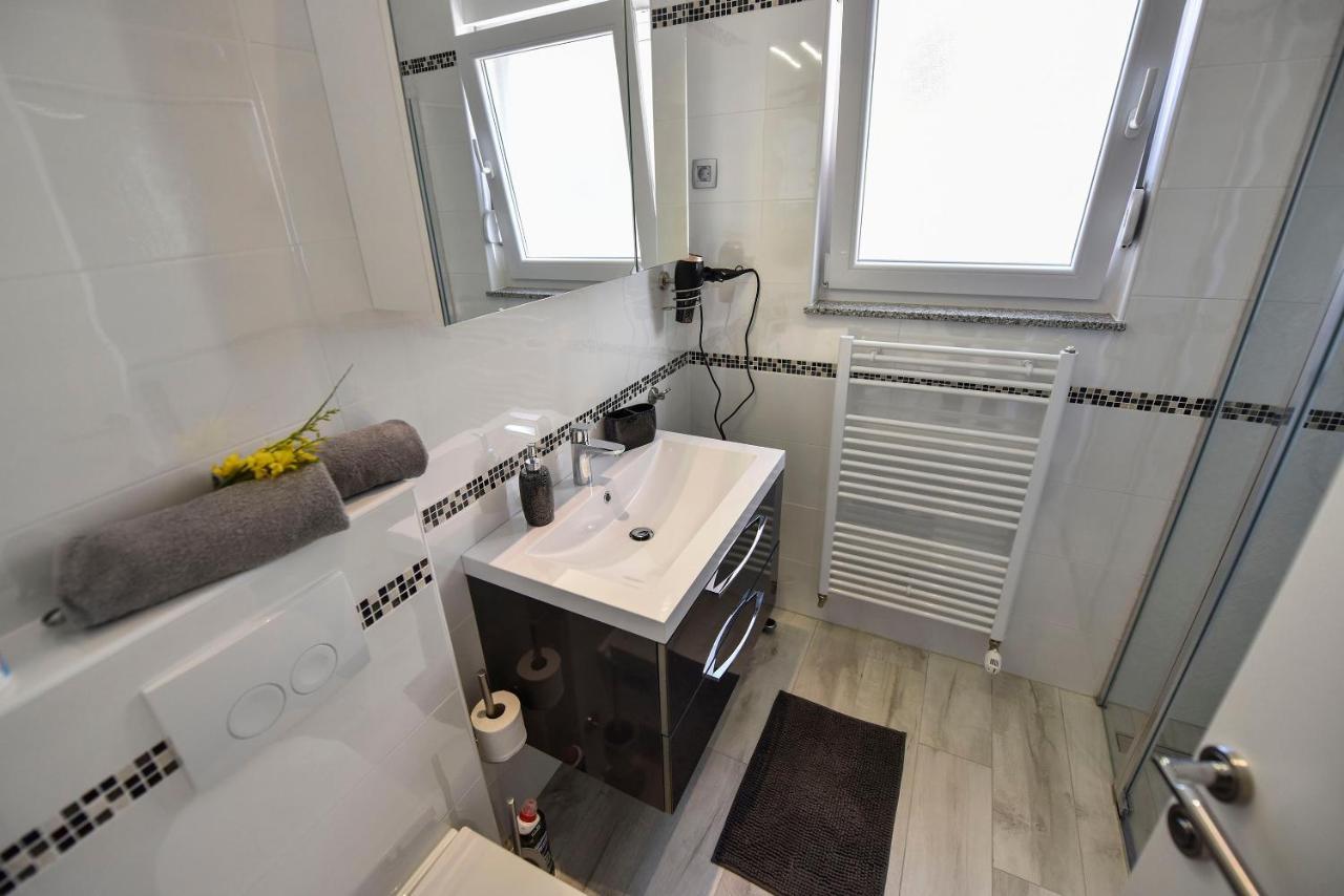 Moderner Bungalow mit Meerblick Lun  Exterior foto