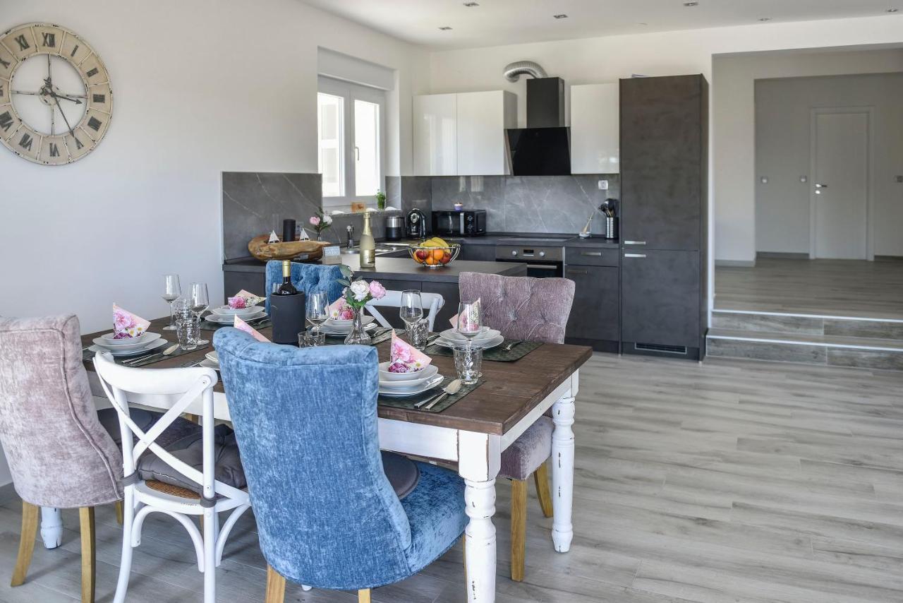 Moderner Bungalow mit Meerblick Lun  Exterior foto
