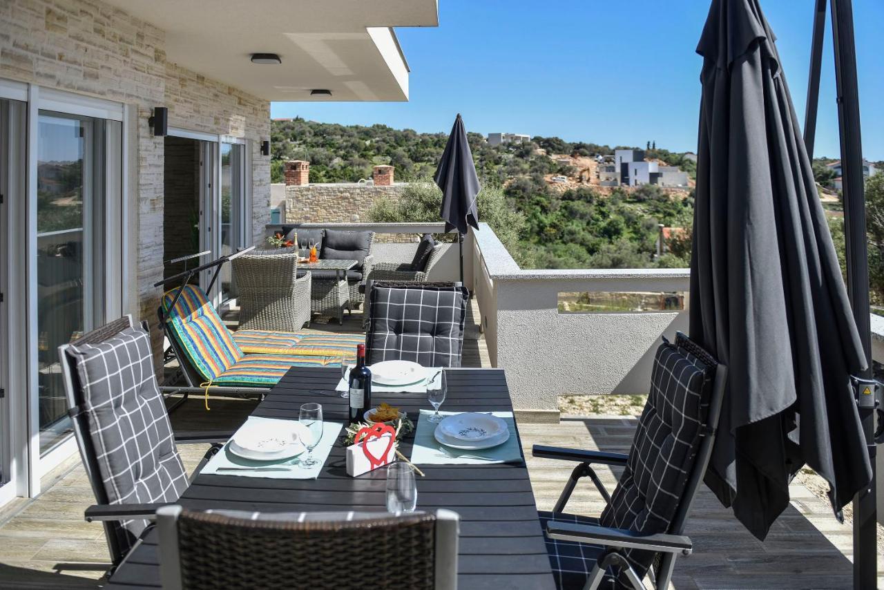 Moderner Bungalow mit Meerblick Lun  Exterior foto